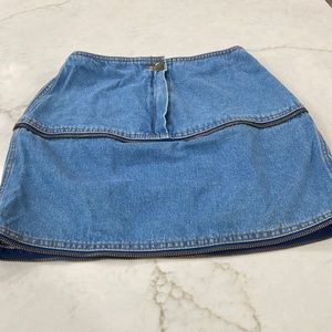 Denim miniskirt with zipper trim